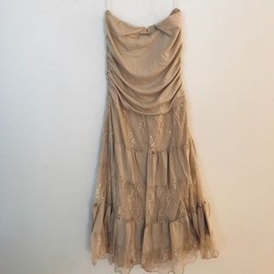 tiered lace sleeveless dress